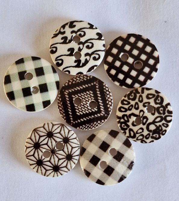 Hovedbilde Assorterte Knapper svart/natur 15 mm